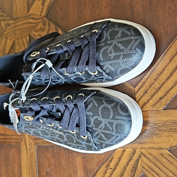 Calvin Klein Women's Michaela Low Top Sneakers NWT - Picture 7 of 7